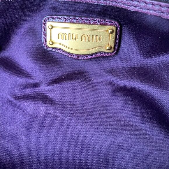 AUTH Miu Miu purse. Gold hardware all 100%‎ leather. Miu Miu the cousin of Prada - Picture 3 of 7